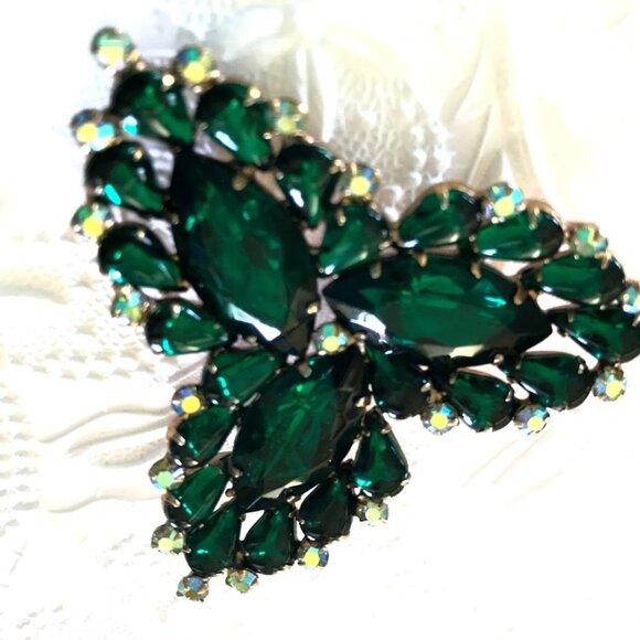 Gorgeous High End GARNE JEWELRY Vintage Dark Green Brooch! - Picture 2 of 3
